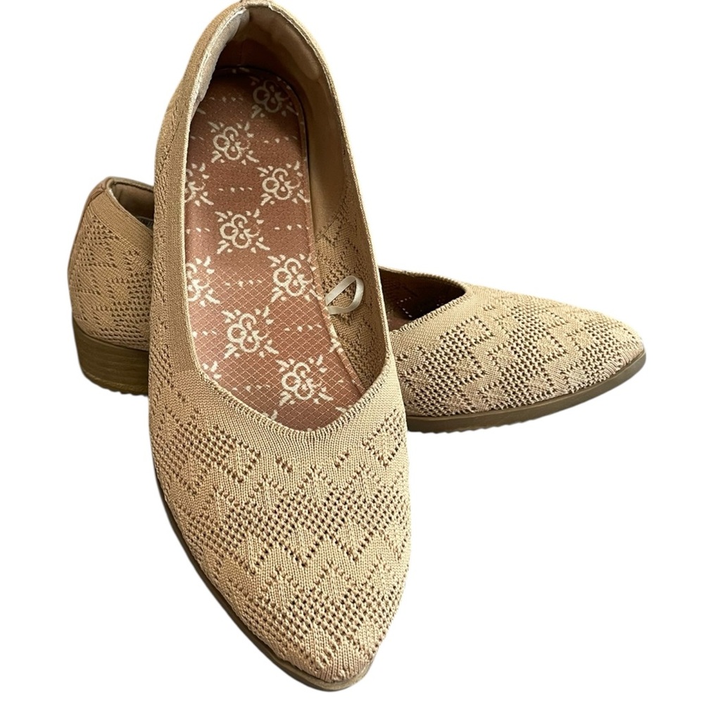 Skechers Cleo Sawdust tan crochet slip ons size 9